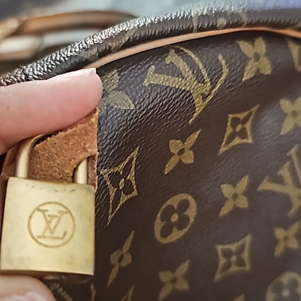Louis Vuitton Speedy 45 Handbag - Picture 9 of 16